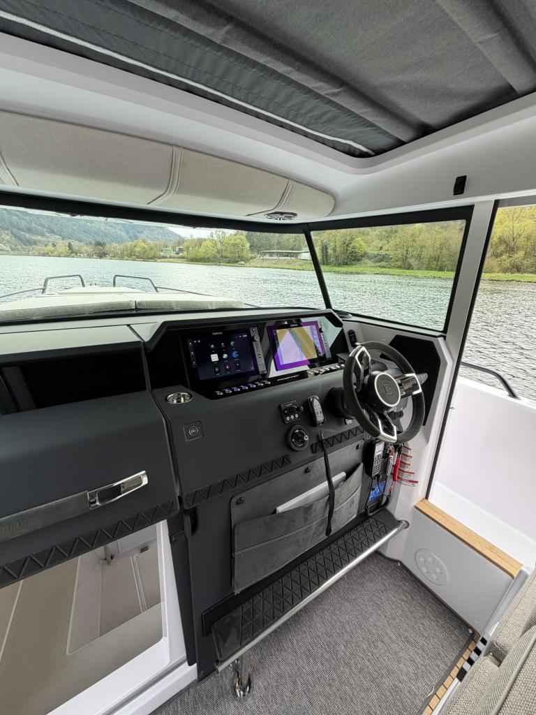 Motorboot Axopar 37 XC Cross Cabin