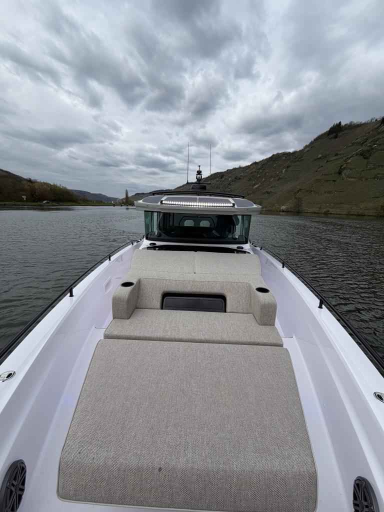 Motorboot Axopar 37 XC Cross Cabin