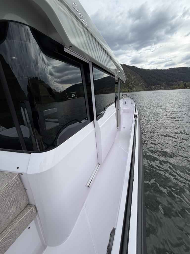 Motorboot Axopar 37 XC Cross Cabin