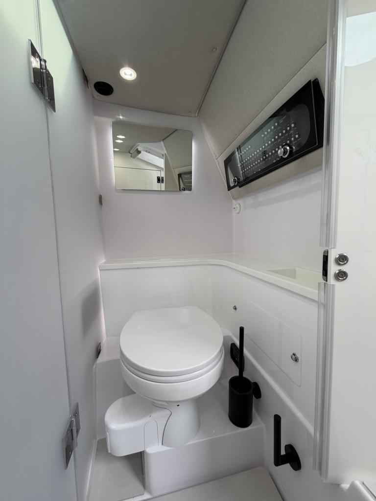 Motorboot Axopar 37 XC Cross Cabin