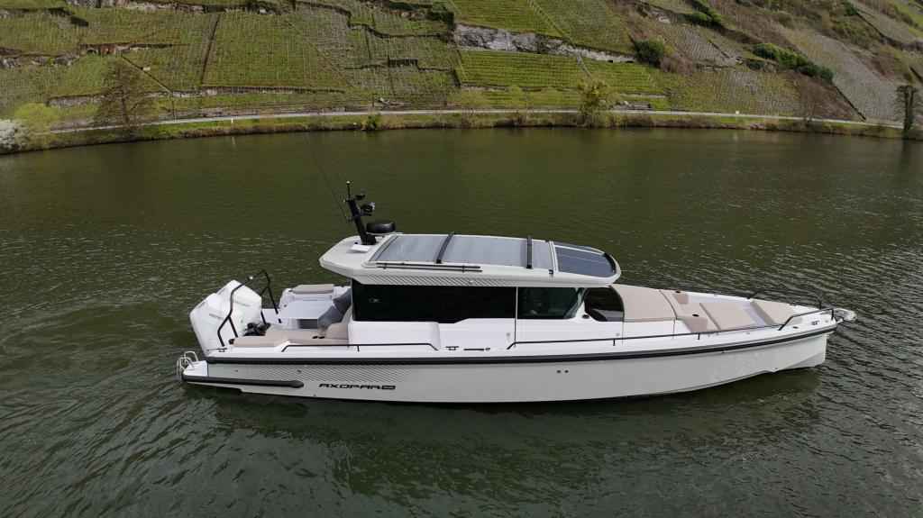 Motorboot Axopar 37 XC Cross Cabin