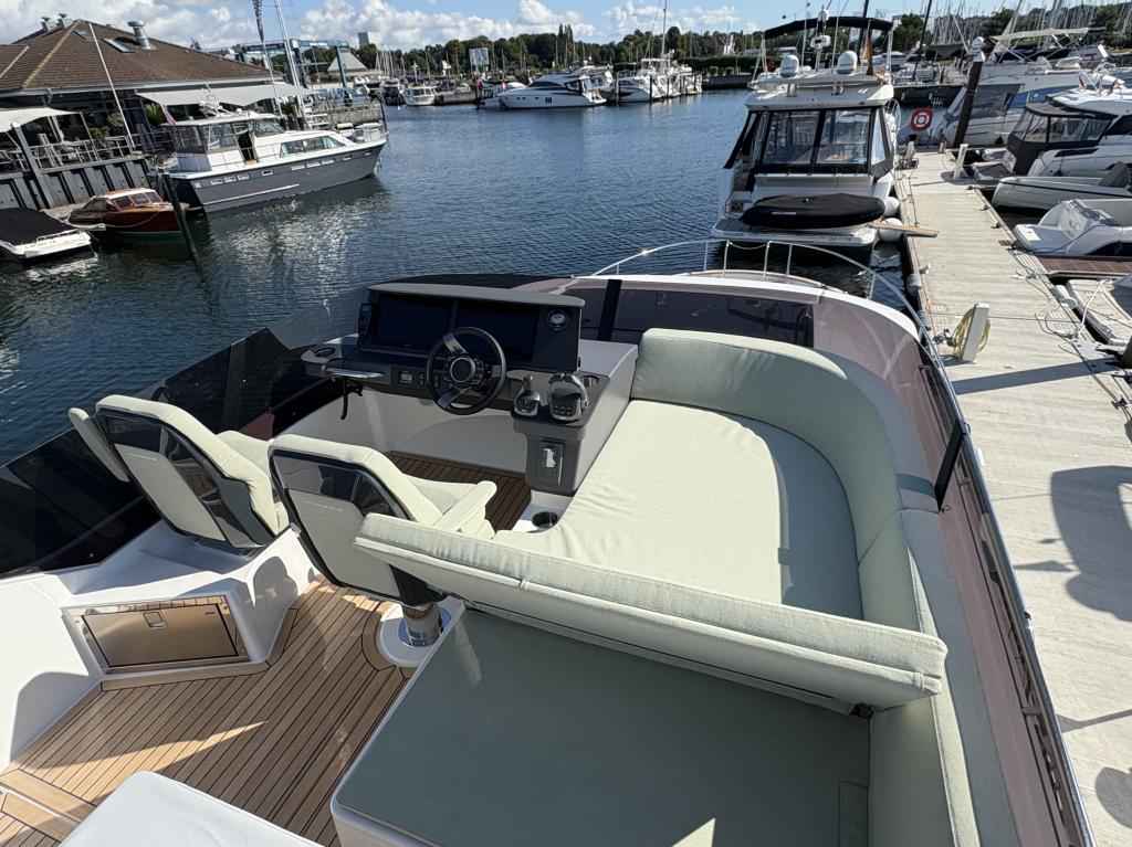 Motorboot Nimbus 495 Flybridge