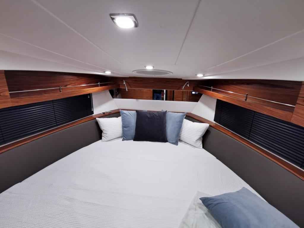 Motorboot Cobrey 33 HT mit Bodenseezulassung