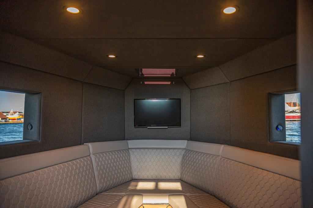 Motorboot Futuro RX30 mit Bodenseezulassung