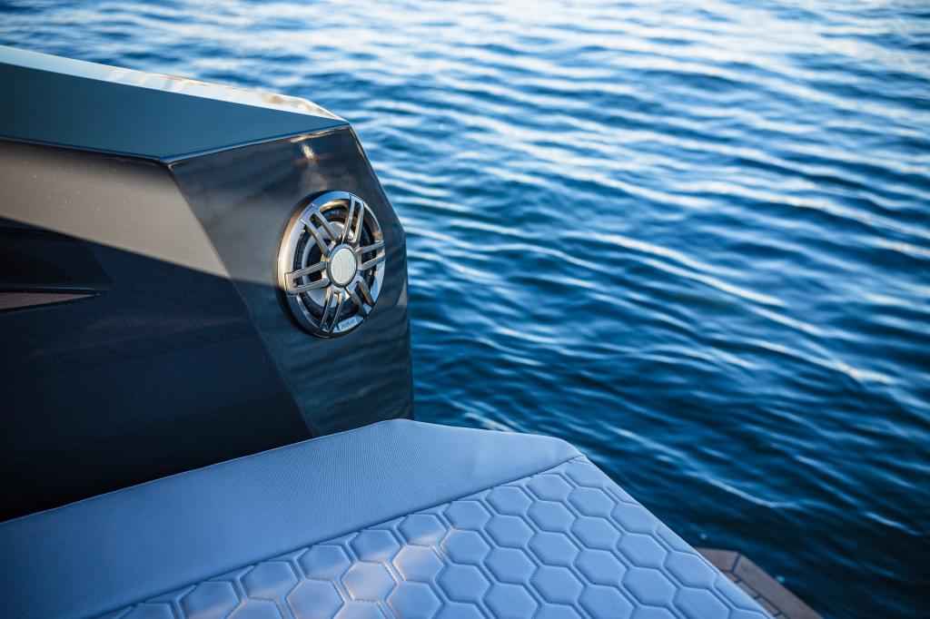 Motorboot Futuro RX30 mit Bodenseezulassung