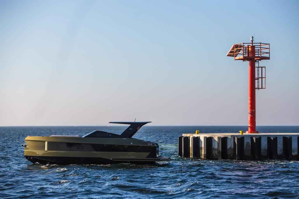 Motorboot Futuro RX30 mit Bodenseezulassung