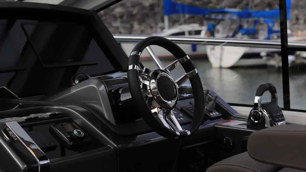 Motorboot Cobrey 52 HT mit Bodenseezulassung