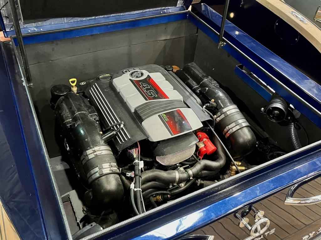 Motorboot Futuro ZX22 mit Bodenseezulassung 200 PS Merc