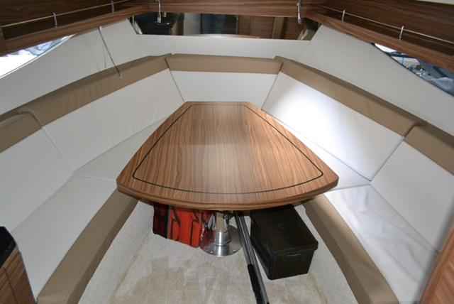Motorboot Cobrey 33 HT 2x220PS 2018