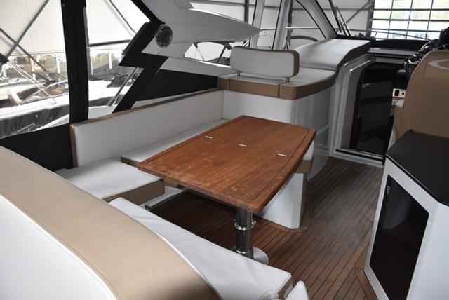 Motorboot Cobrey 33 HT 2x220PS 2018