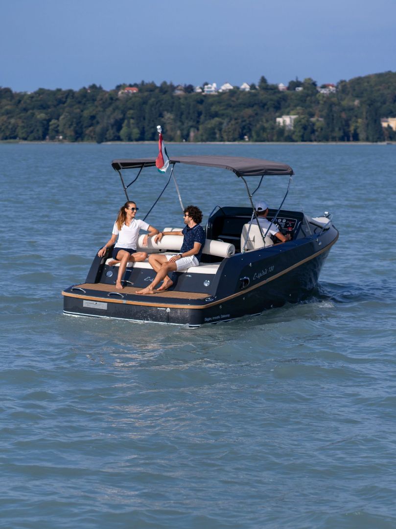 Motorboot Stickl E-Spirit 730