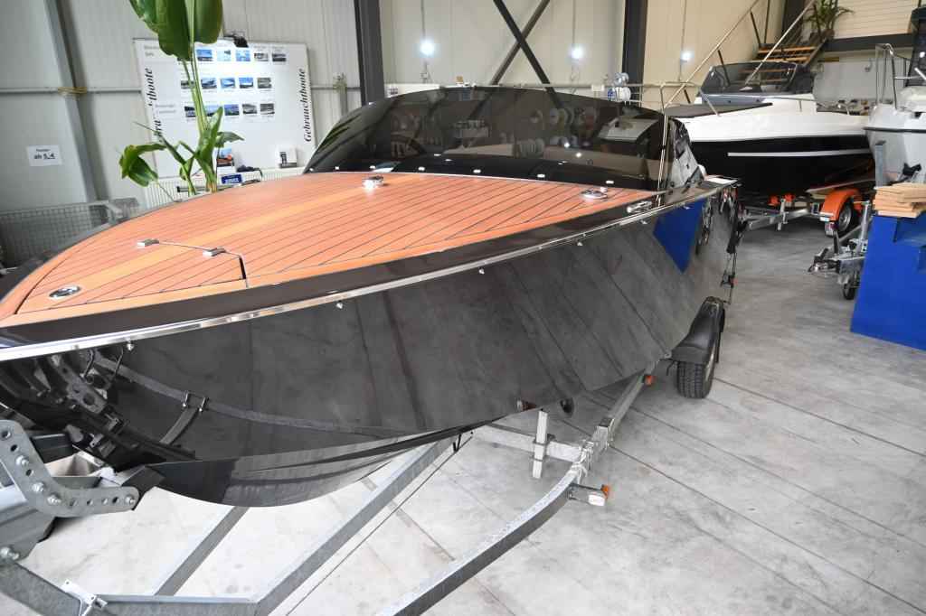 Motorboot Flying Shark 5.7 Classic