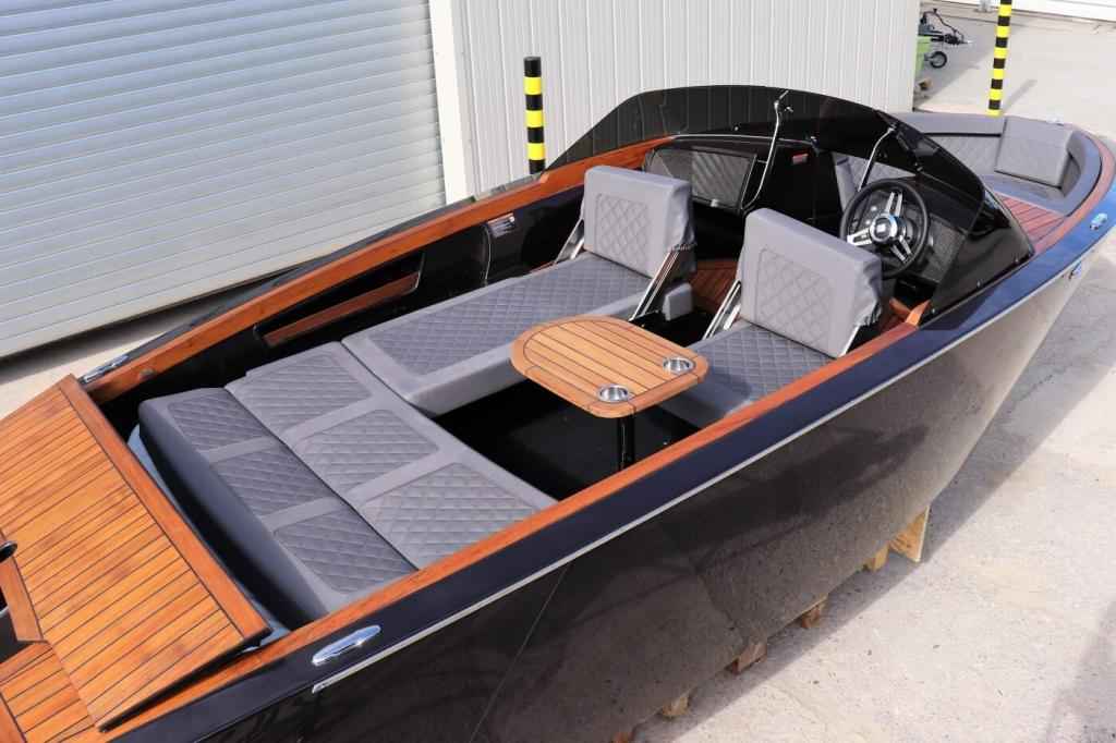Motorboot VTS Boats Flying Shark 5.7 Bowrider