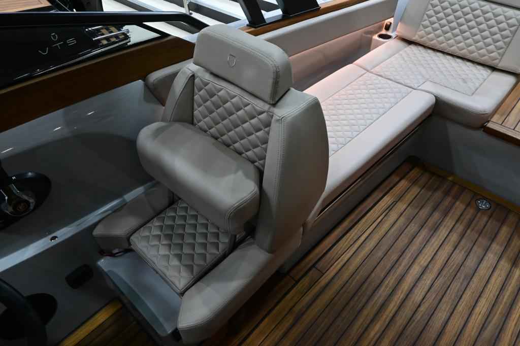 Motorboot VTS Boats Flying Shark 7.7 Bowrider