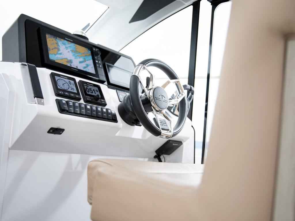 Motorboot Sealine C390