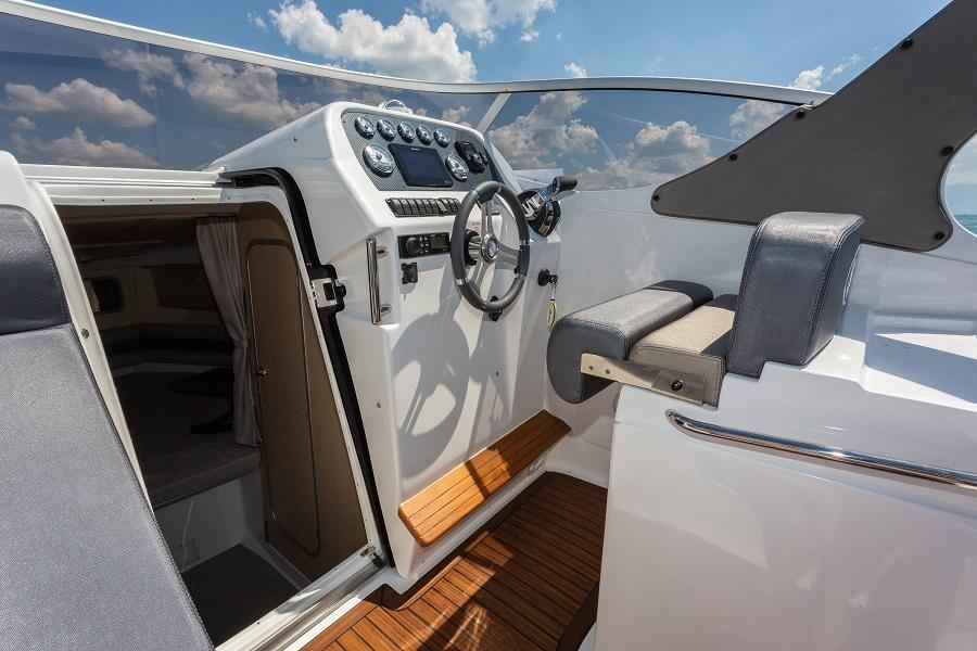 Motorboot Saver 830 IB Cabin