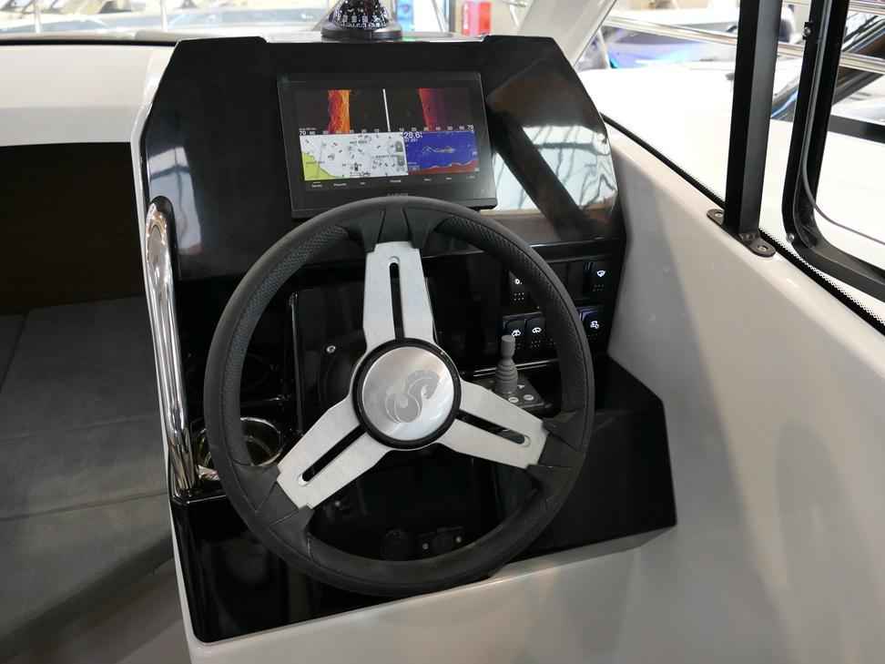 Motorboot Beneteau Antares 7 OB V2 mit DF200APX
