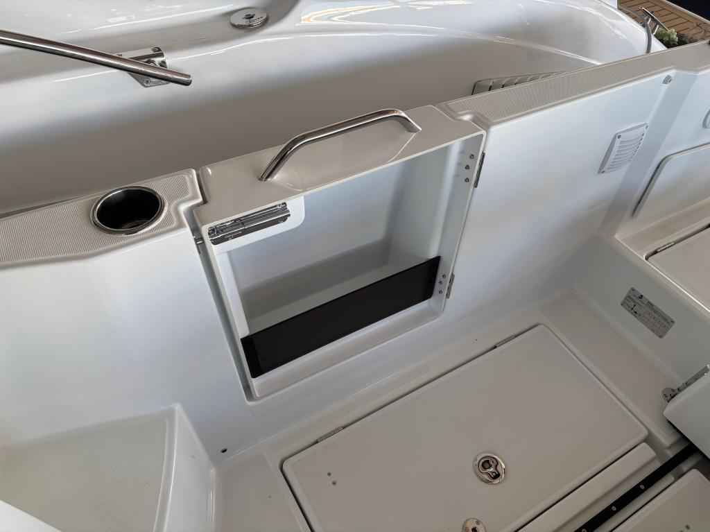 Motorboot Beneteau Antares 7 OB V2 mit DF200APX