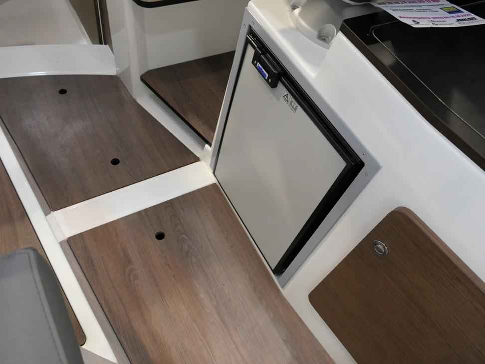 Motorboot Beneteau Antares 7 OB V2 mit DF200APX