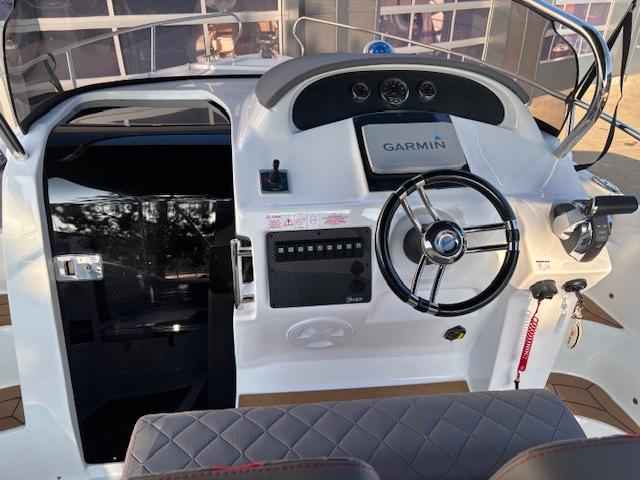 Motorboot Saver 750 Walkaround