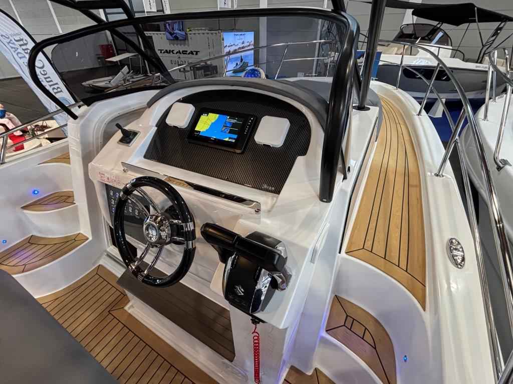 Motorboot Saver 870 WA mit 2x Suzuki DF200APX