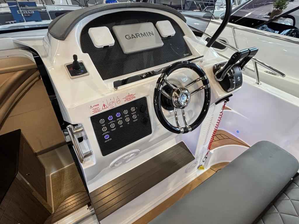 Motorboot Saver 870 WA mit 2x Suzuki DF200APX