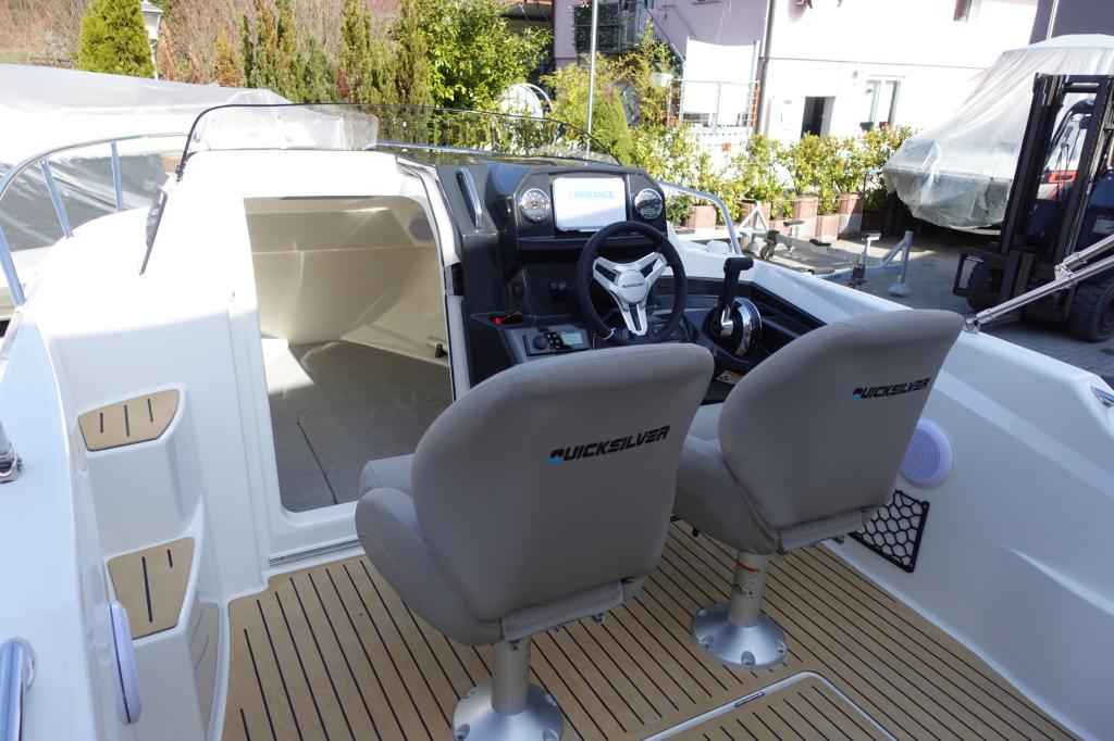 Motorboot Quicksilver Activ 555 Cabin & Trailer (auf Lager)