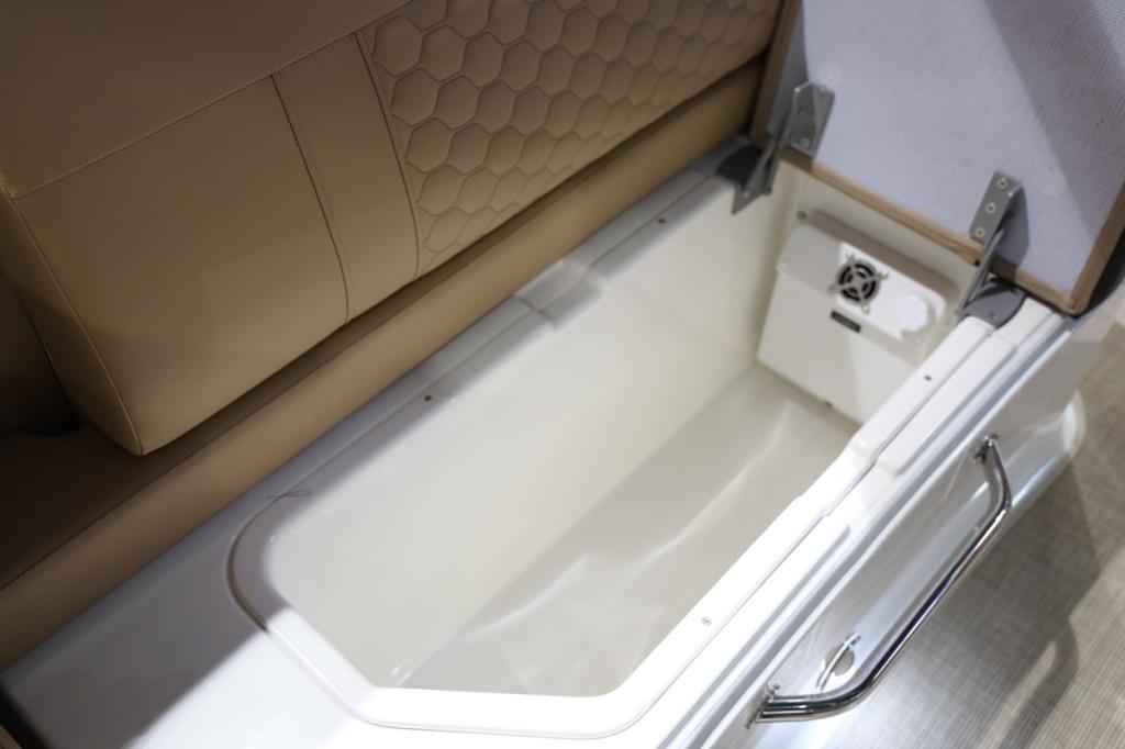 Motorboot Sea Ray Sundancer (DAE) 265 & Trailer (im Vorlauf)