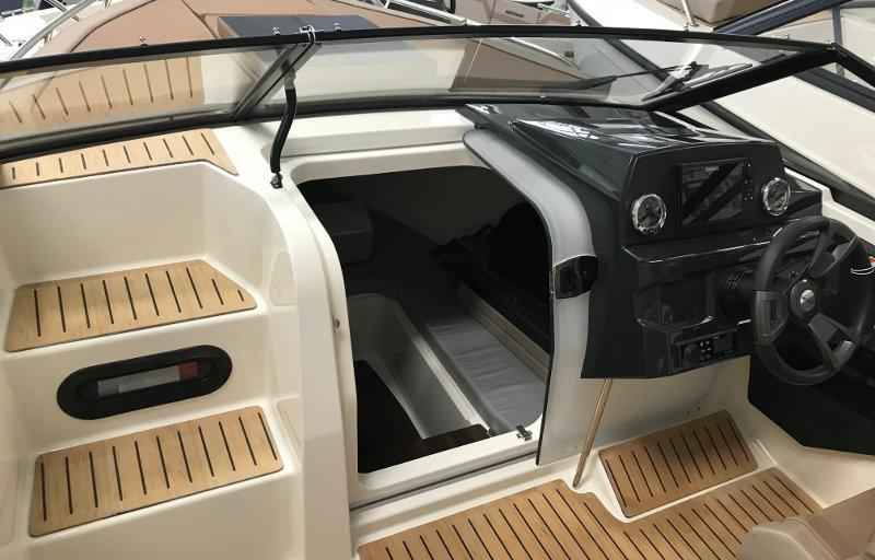 Motorboot Quicksilver Activ 605 Cruiser & Trailer (Lagerboot)