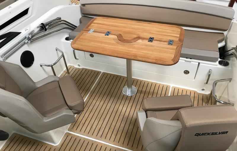 Motorboot Quicksilver Activ 605 Cruiser & Trailer (Lagerboot)