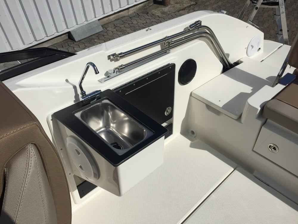 Motorboot Quicksilver Activ 675 Cruiser & Trailer (auf Bestellung)