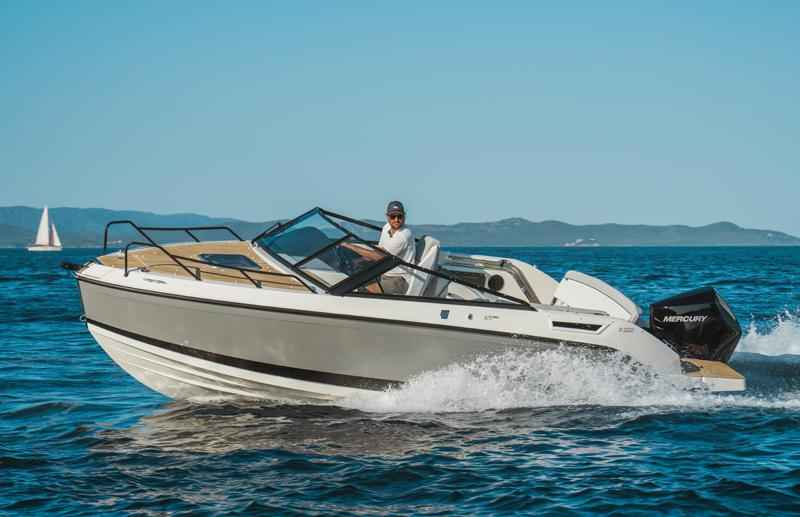 Motorboot Quicksilver Activ 675 Cruiser & Trailer (im Vorlauf)
