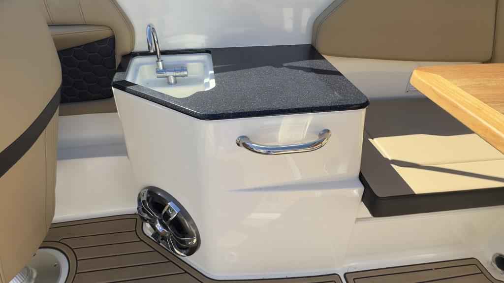 Motorboot Sea Ray Sunsport (SSE) 230 & Trailer (1. Hand)