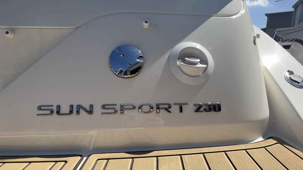 Motorboot Sea Ray Sunsport (SSE) 230 & Trailer (1. Hand)