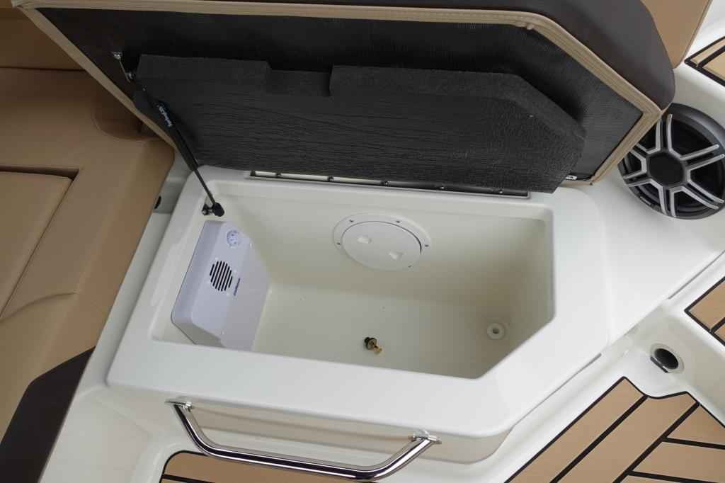 Motorboot Sea Ray SDX250E & Trailer mit LIEGEPLATZ (Lagerboot)