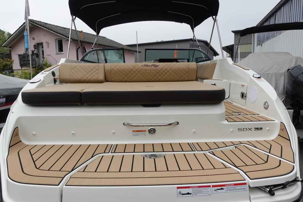 Motorboot Sea Ray SDX250E & Trailer mit LIEGEPLATZ (Lagerboot)