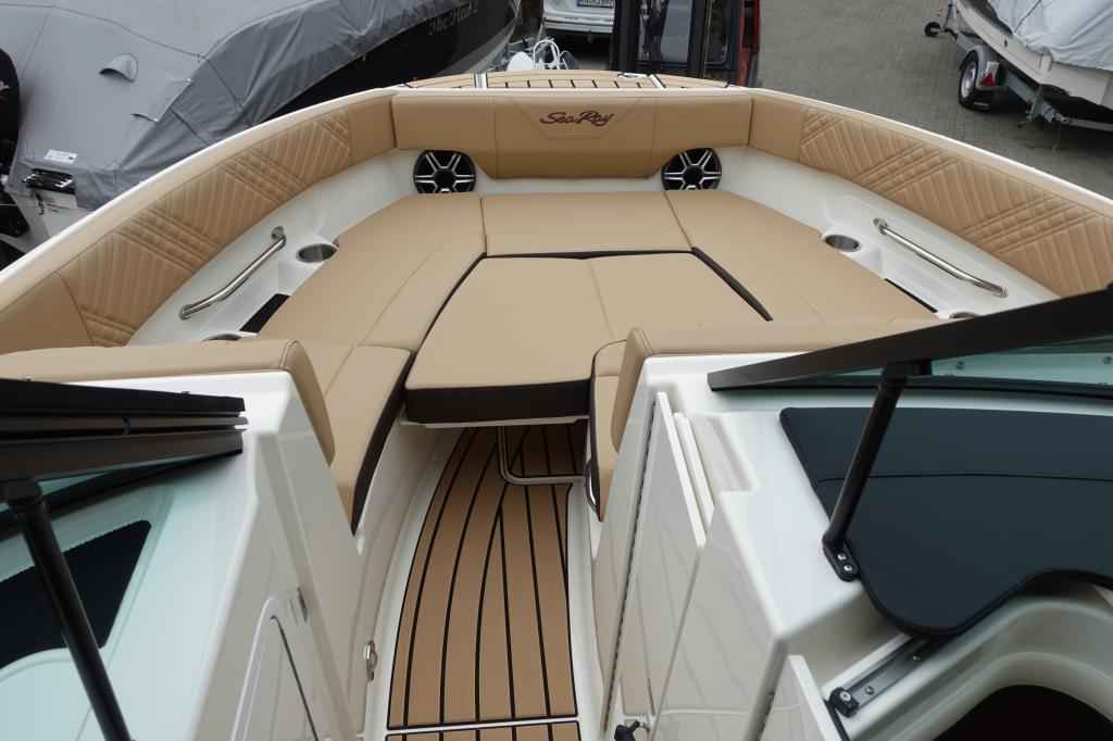 Motorboot Sea Ray SDX250E & Trailer mit LIEGEPLATZ (Lagerboot)