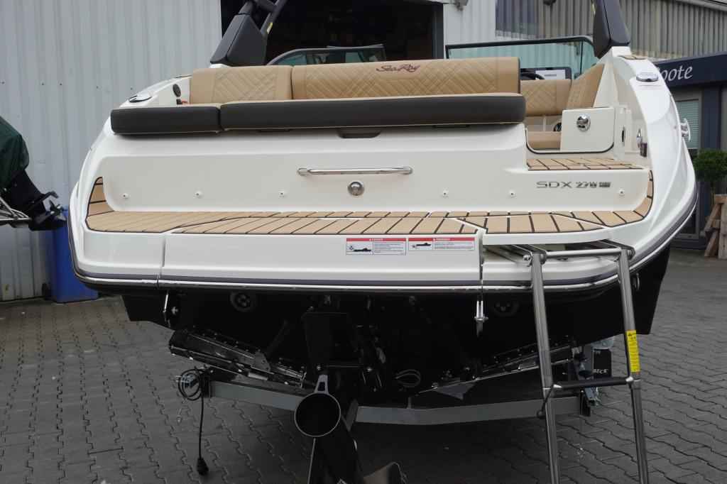 Motorboot Sea Ray SDX 270 SURF EU & Trailer mit LIEGEPLATZ (Vorführboot)