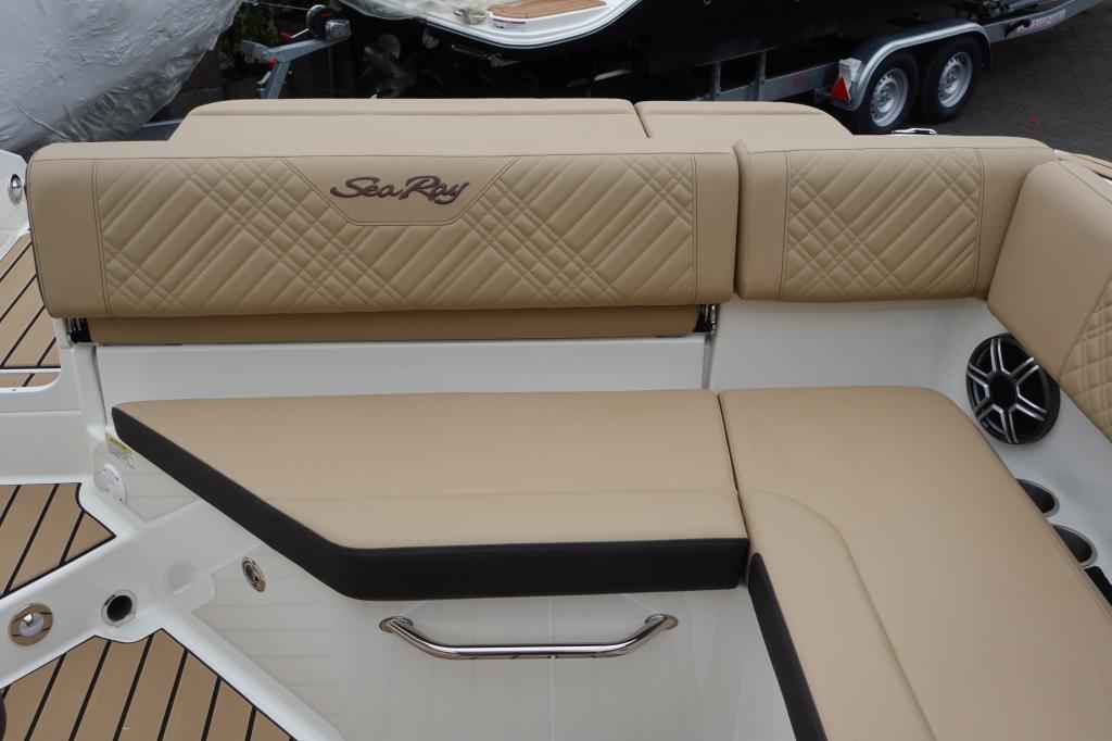 Motorboot Sea Ray SDX 270 SURF EU & Trailer mit LIEGEPLATZ (Vorführboot)