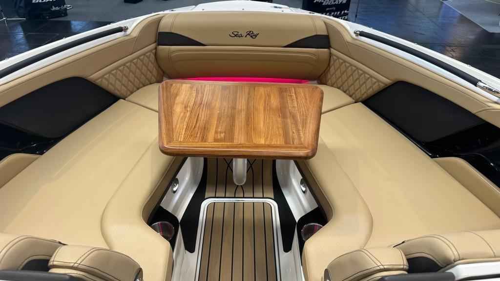 Motorboot Sea Ray SLX260E & Trailer mit LIEGEPLATZ (NEU auf Bestellung)