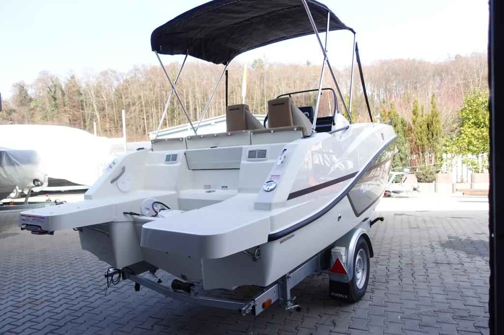 Motorboot Quicksilver Activ 555 Open & Trailer (auf Lager)