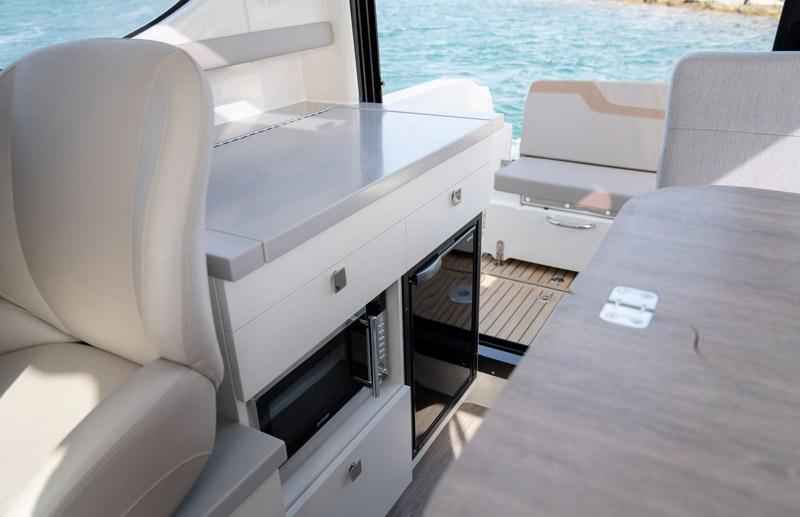 Motorboot Quicksilver Activ 905 Weekend, Inboard (NEU auf Bestellung)