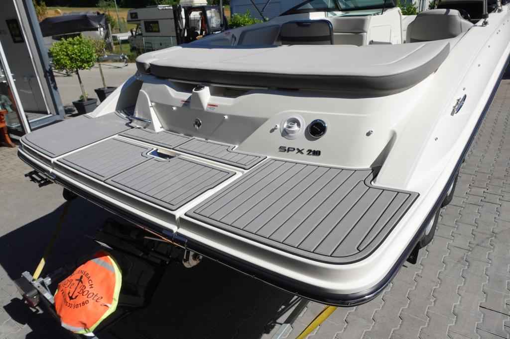 Motorboot Sea Ray SPXE 210 & Trailer (1. Hand)