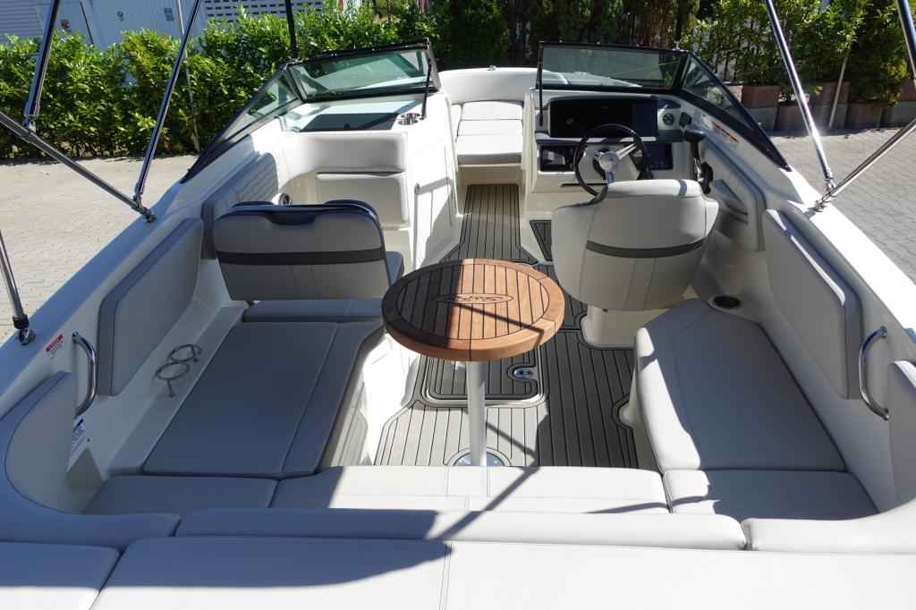 Motorboot Sea Ray SPXE 210 & Trailer (1. Hand)