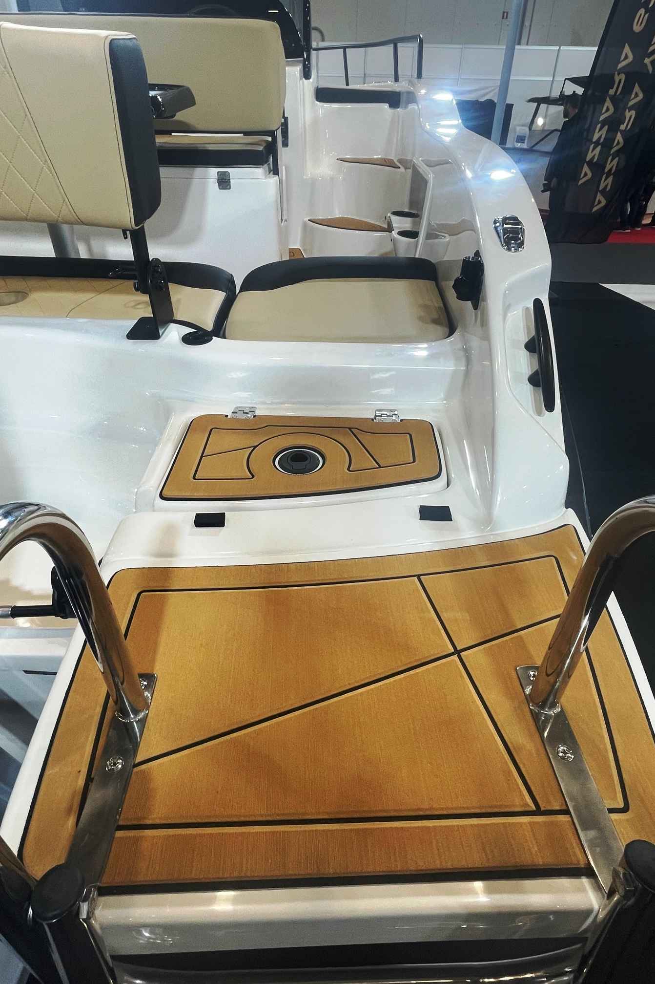 Motorboot Nireus Ω53 Elegance