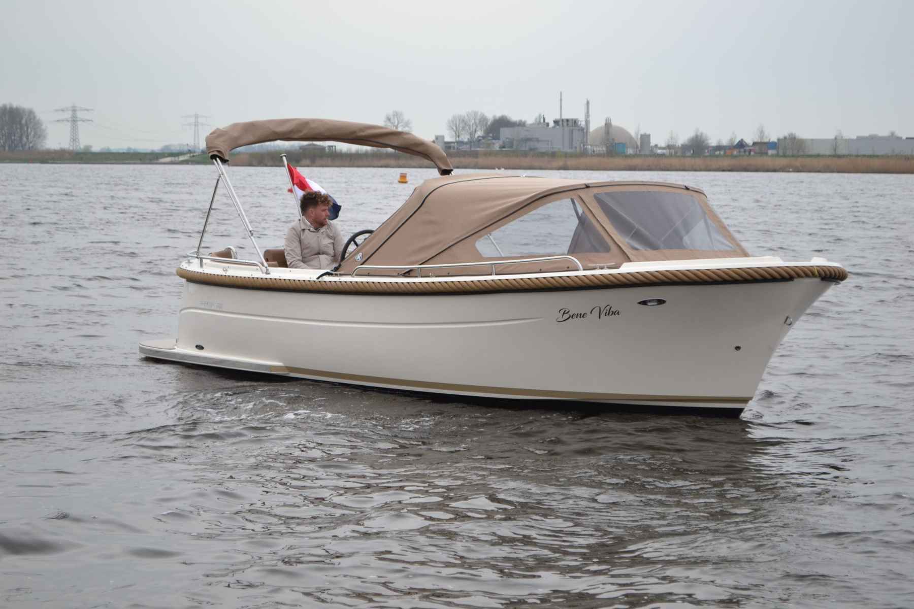 Motorboot PRIMEUR 700 Sloep