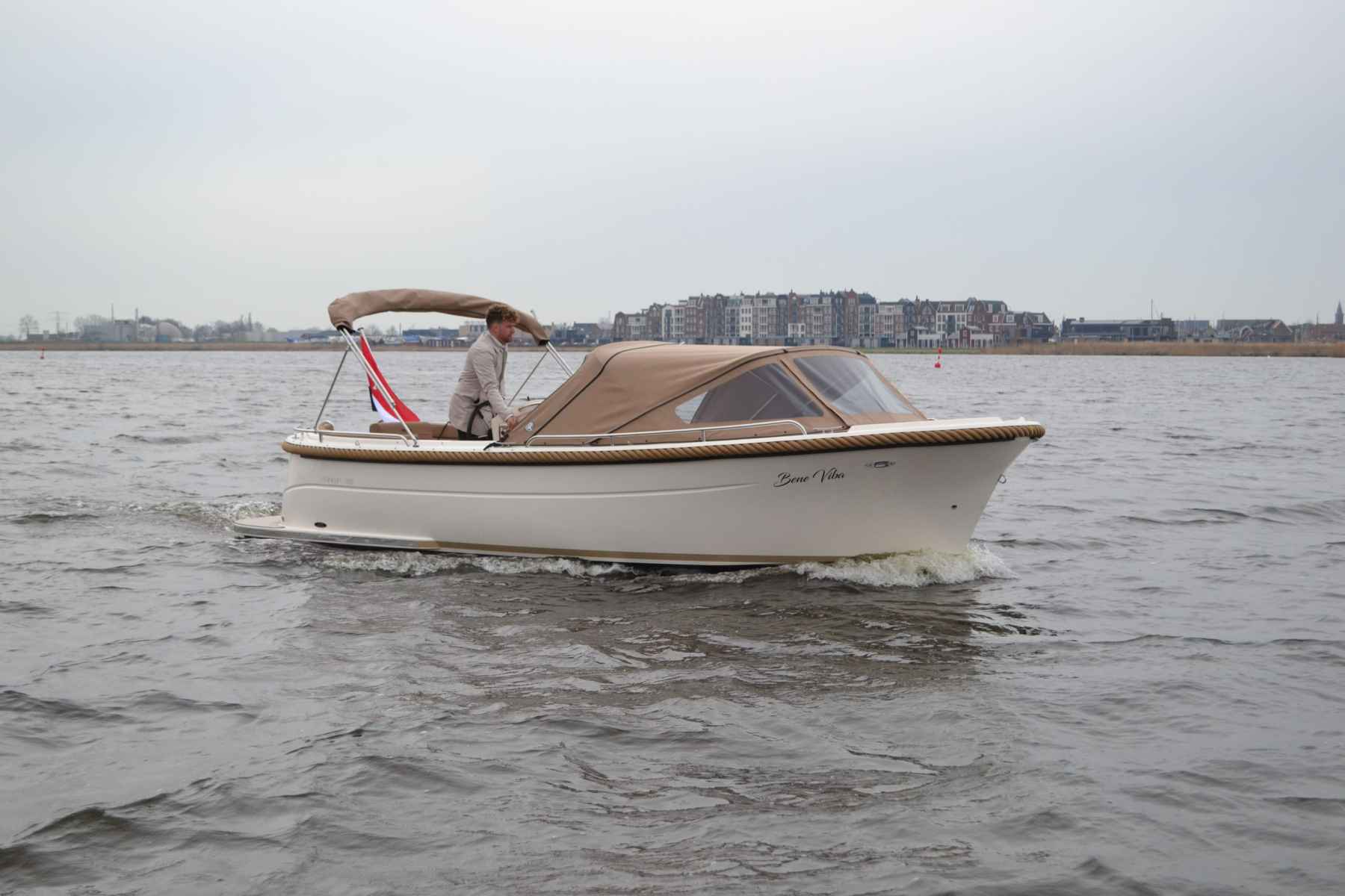 Motorboot PRIMEUR 700 Sloep