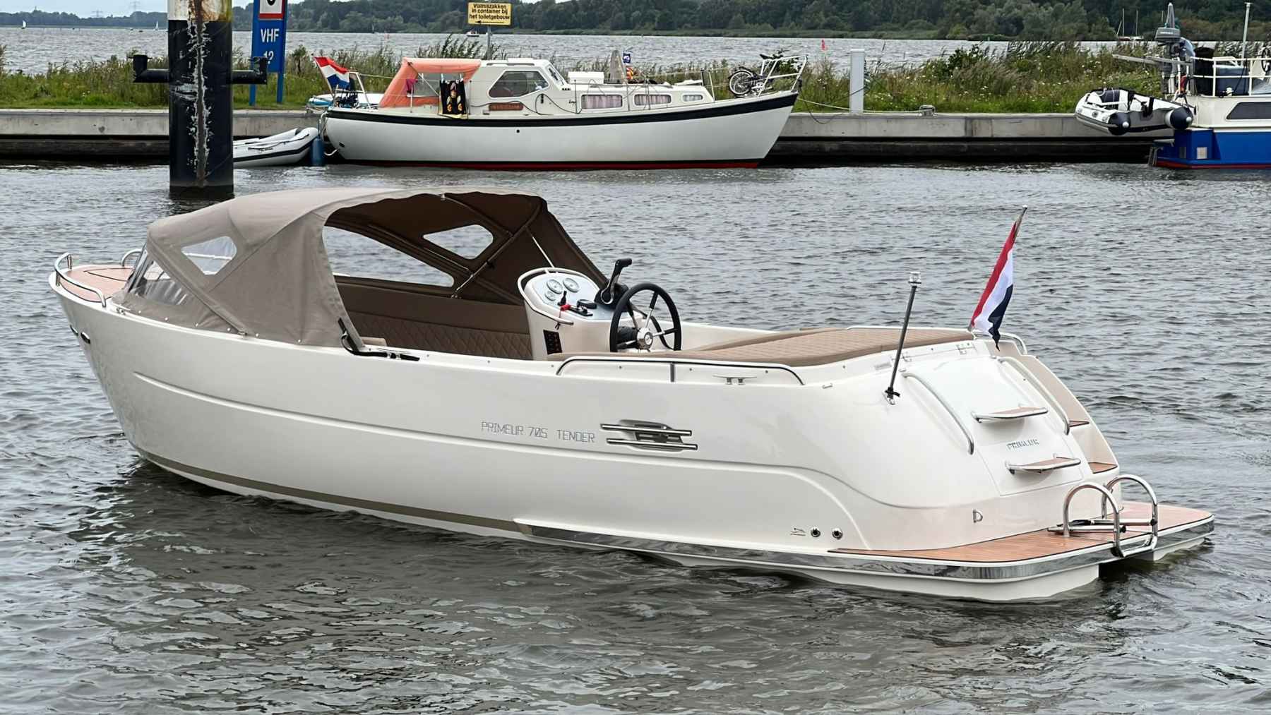 Motorboot PRIMEUR Primeur 705 Tender