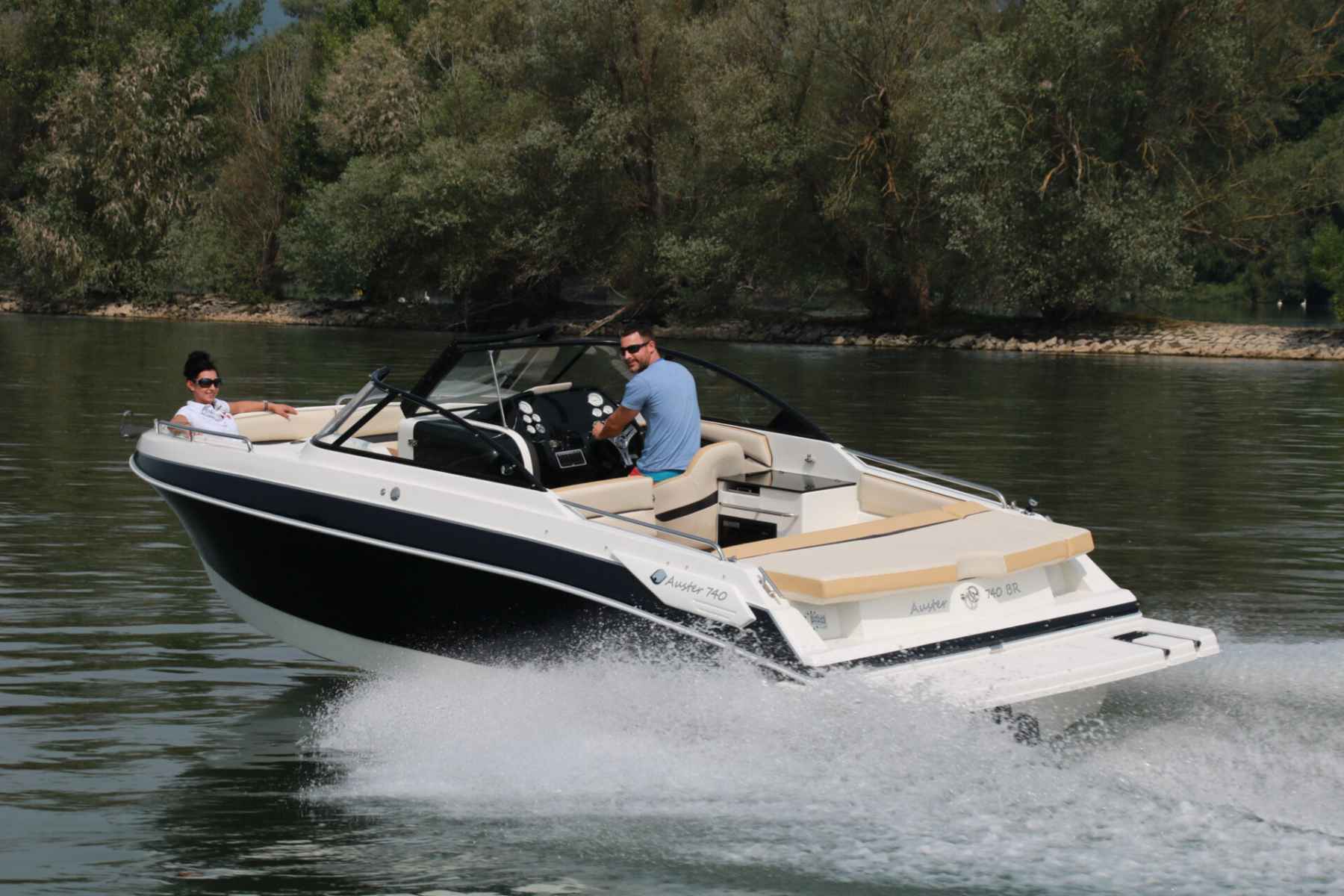 Motorboot Auster 740 BR