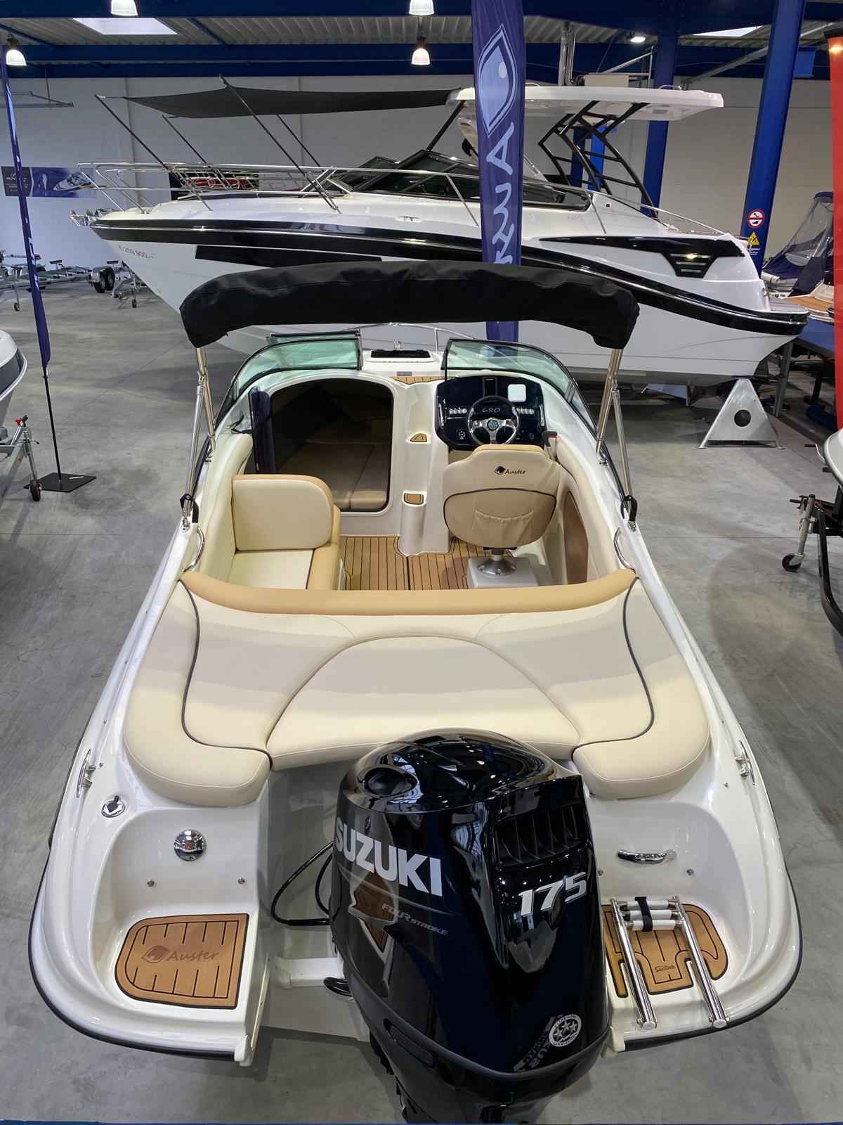 Motorboot AUSTER 680 CC OB